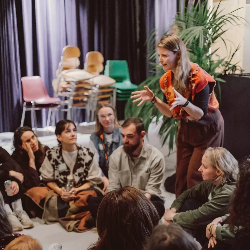 Els guiding a group in a circle.